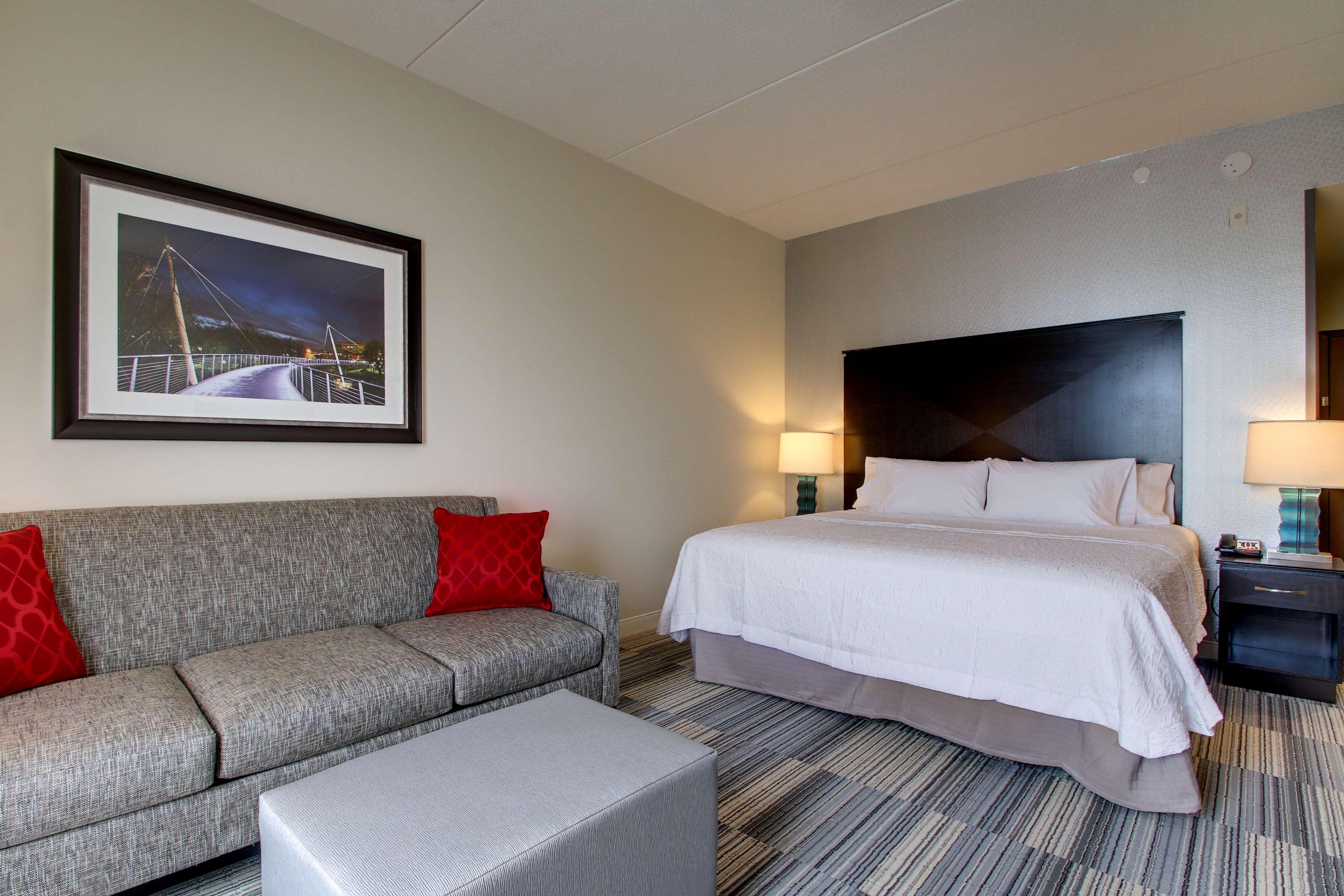 Hampton & Airport 3*