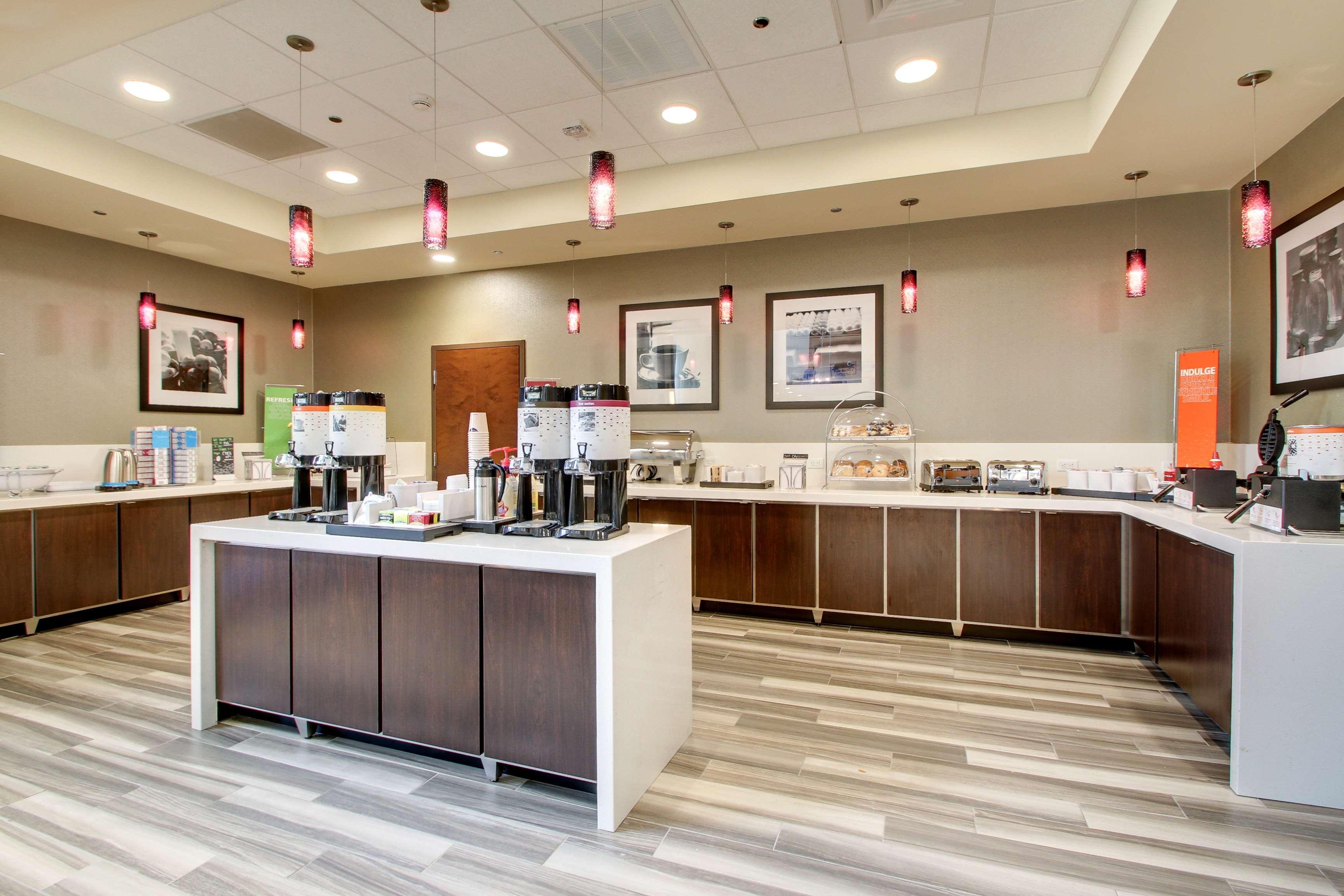 Hampton & Airport Hotel