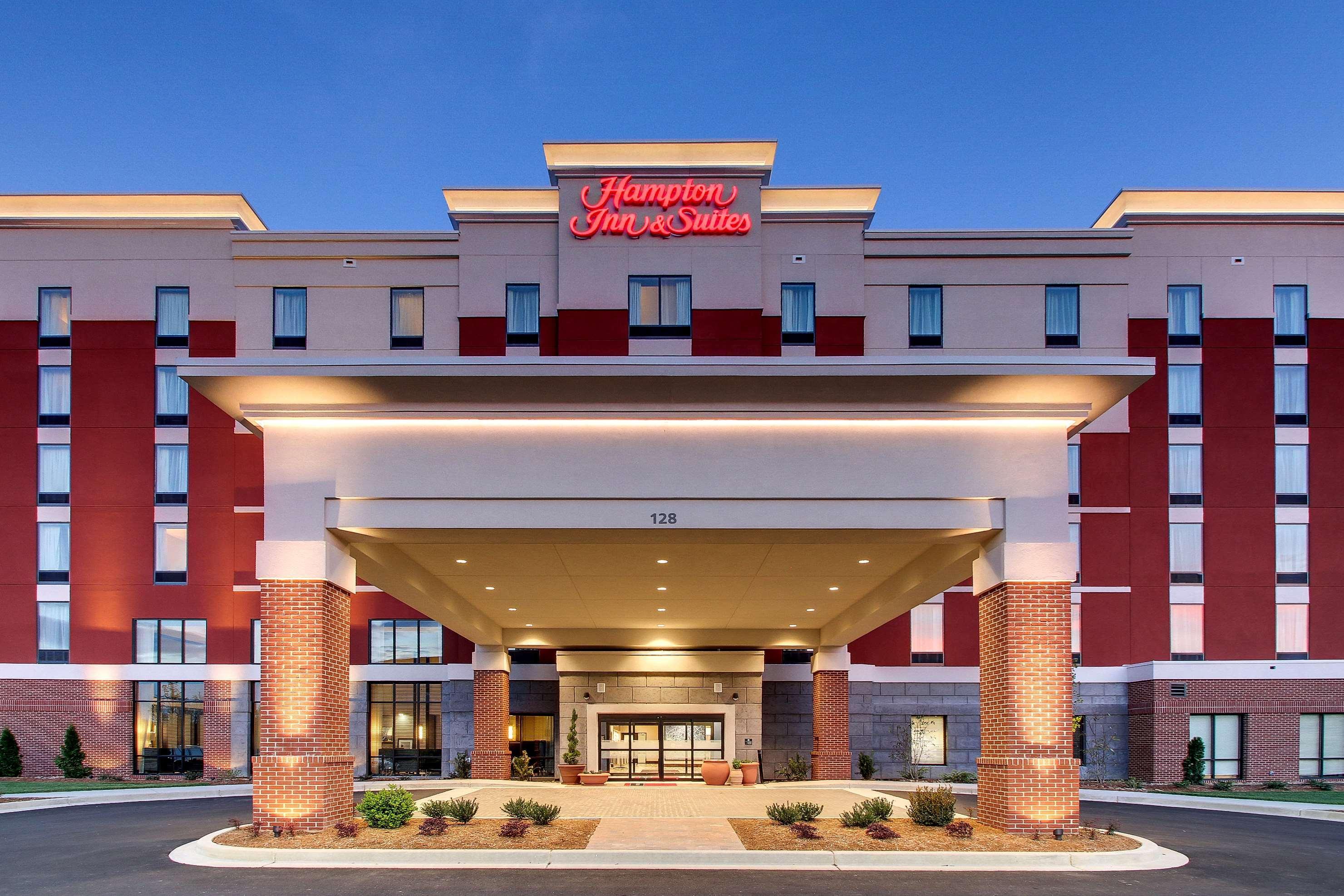 Hotel Hampton & Airport 3*