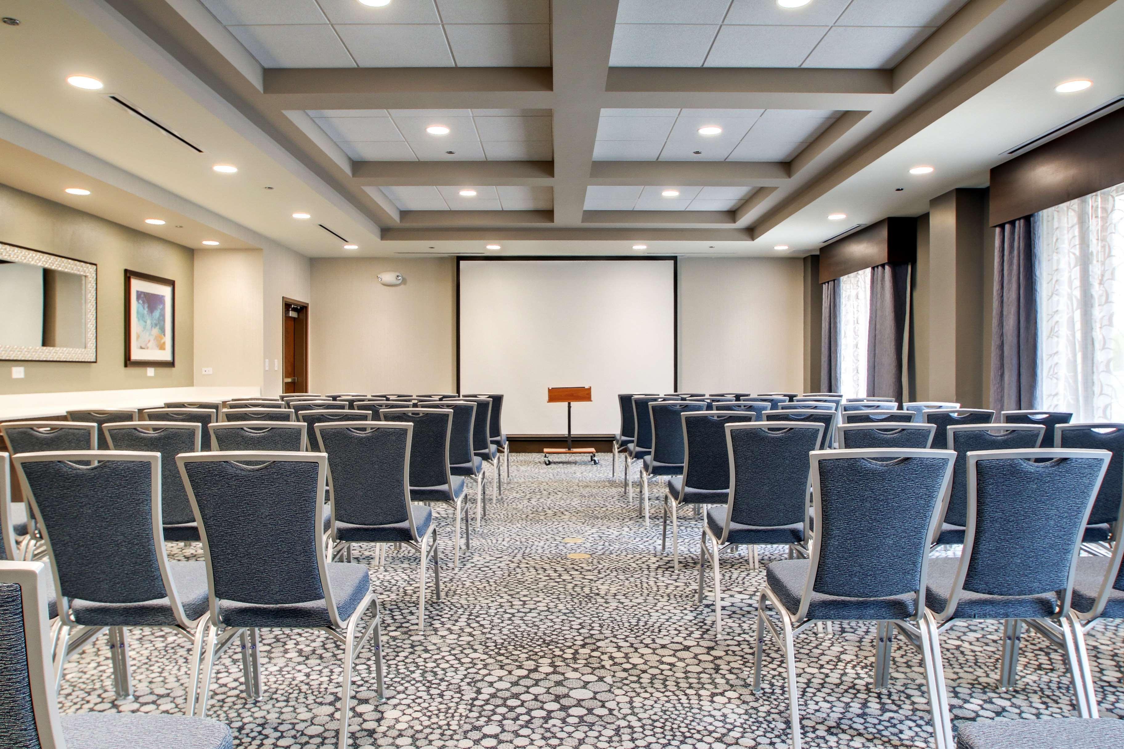 Hampton & Airport Hotel