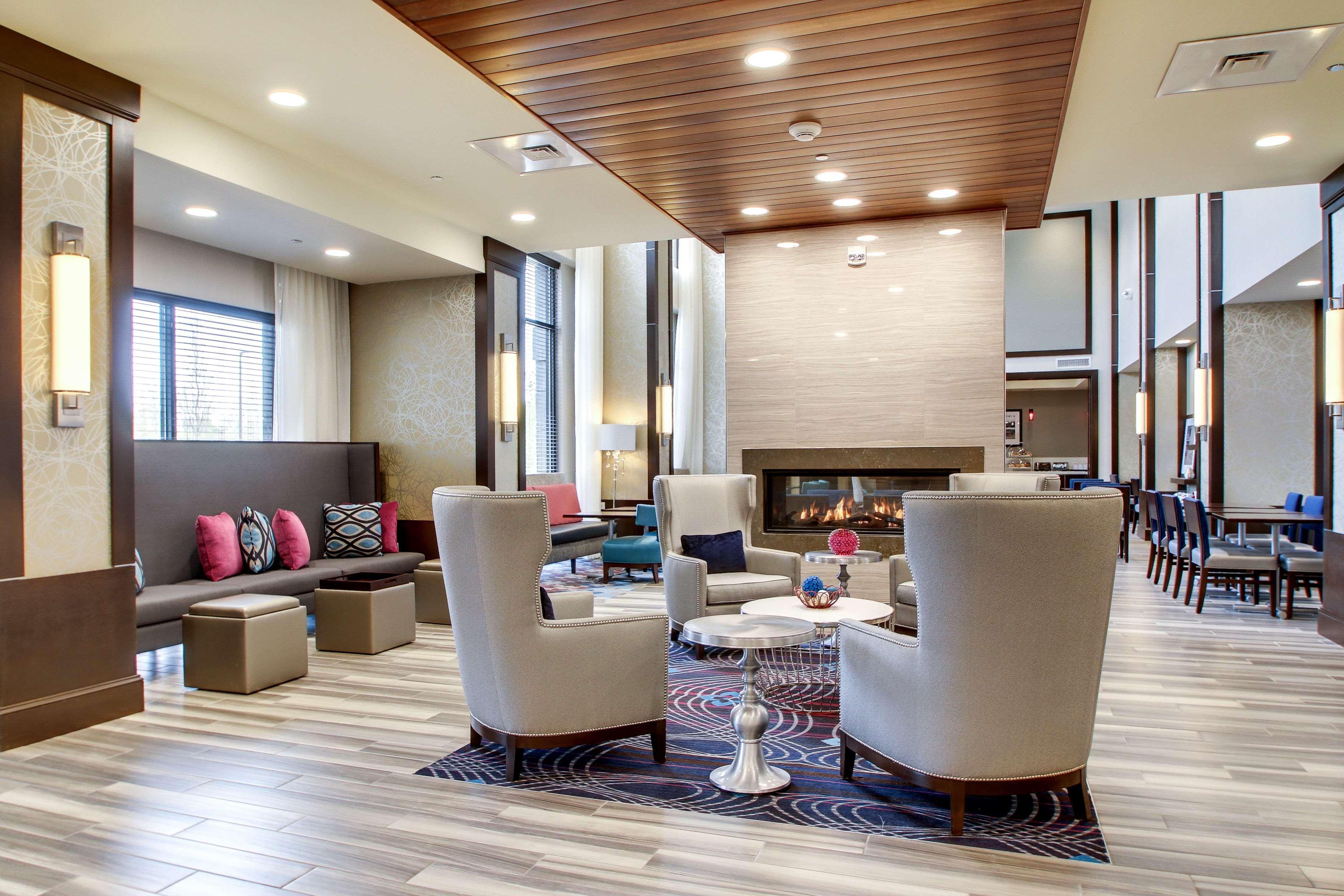 Hotel Hampton & Airport