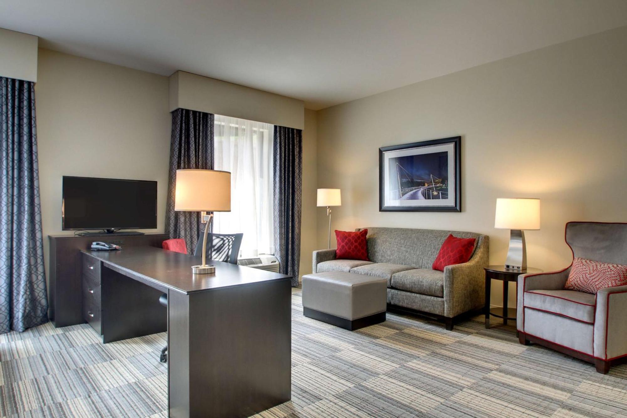Hampton & Airport Hotel 3*