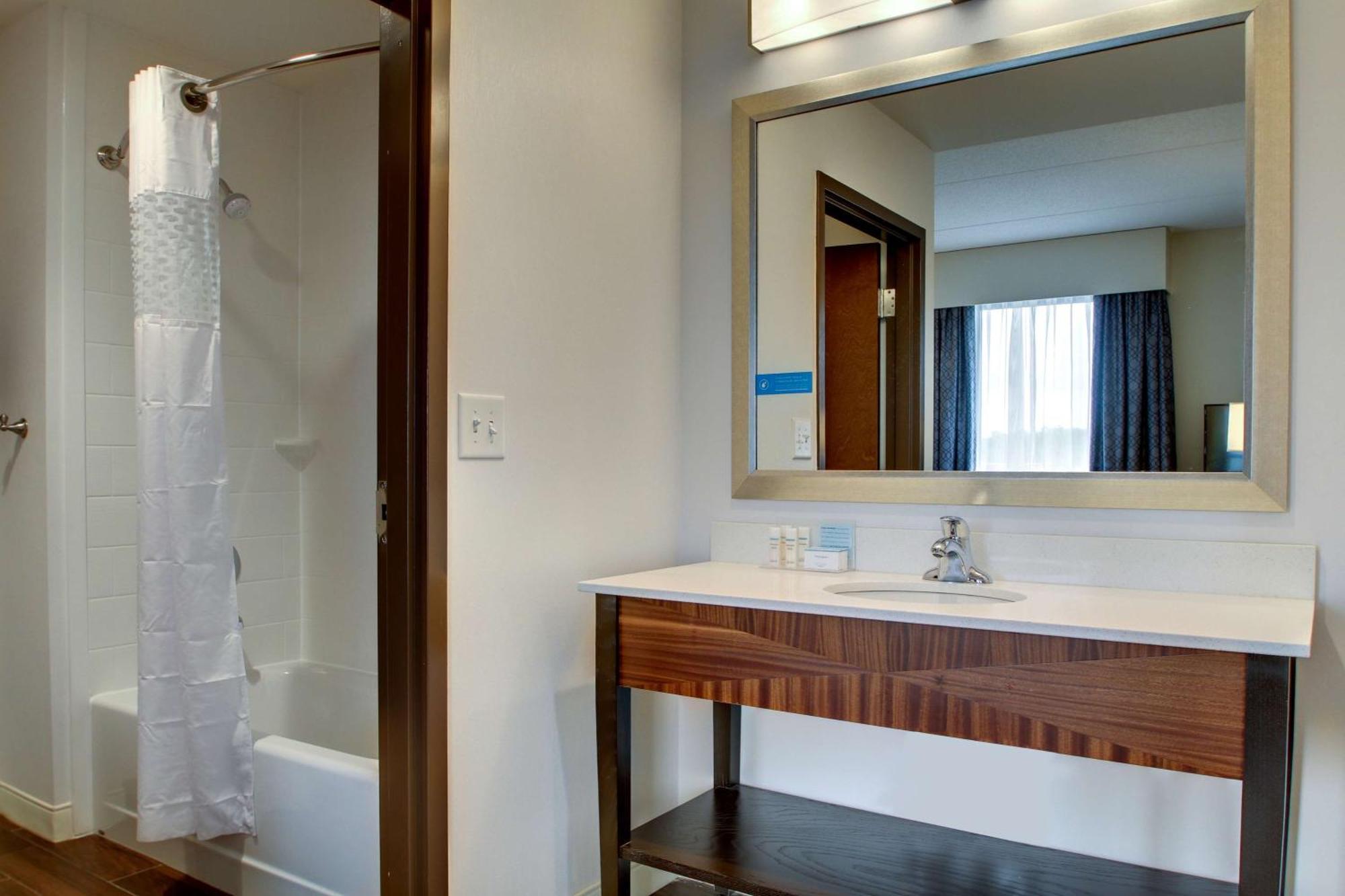 Hampton & Airport Hotel 3*