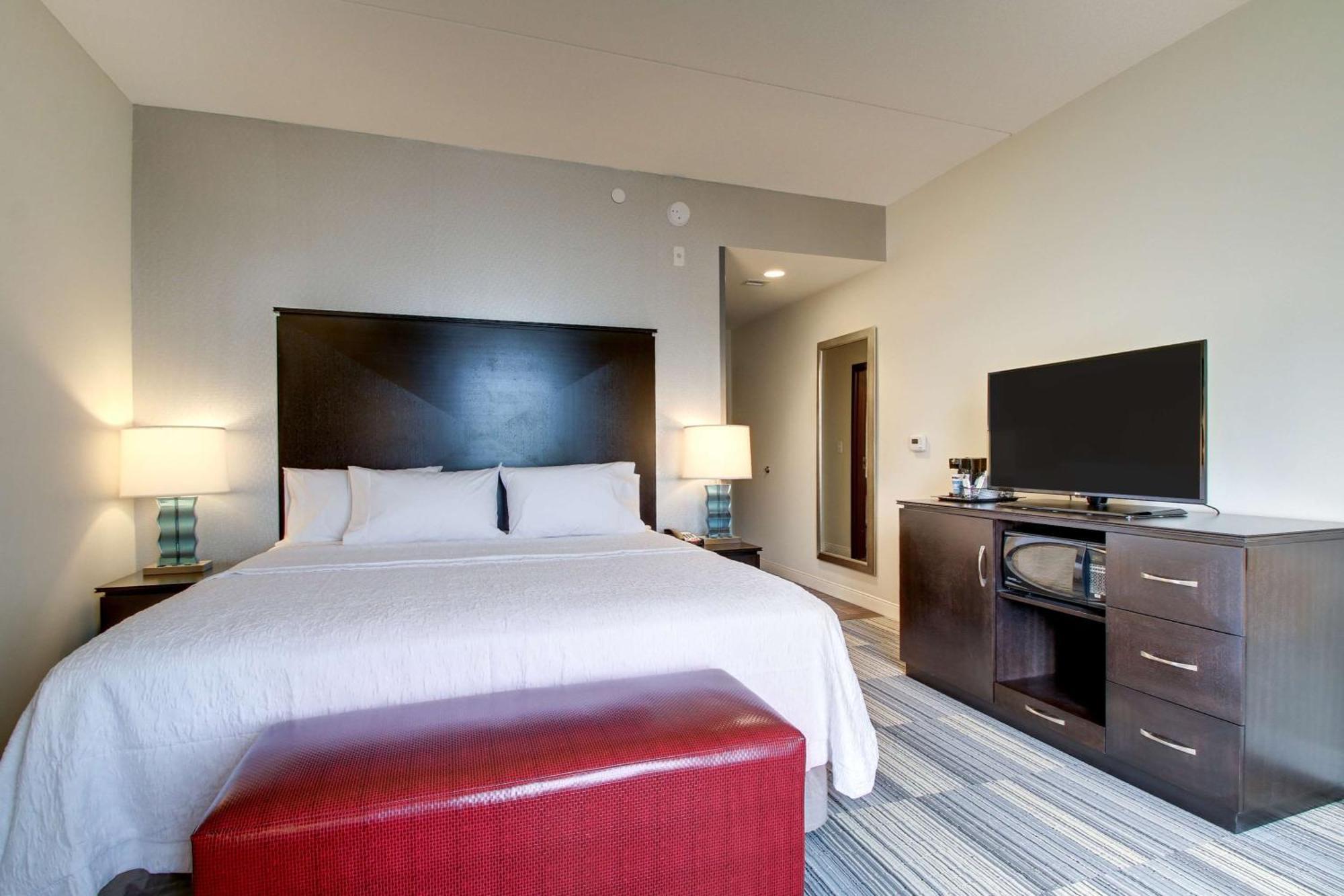 Hotel Hampton & Airport