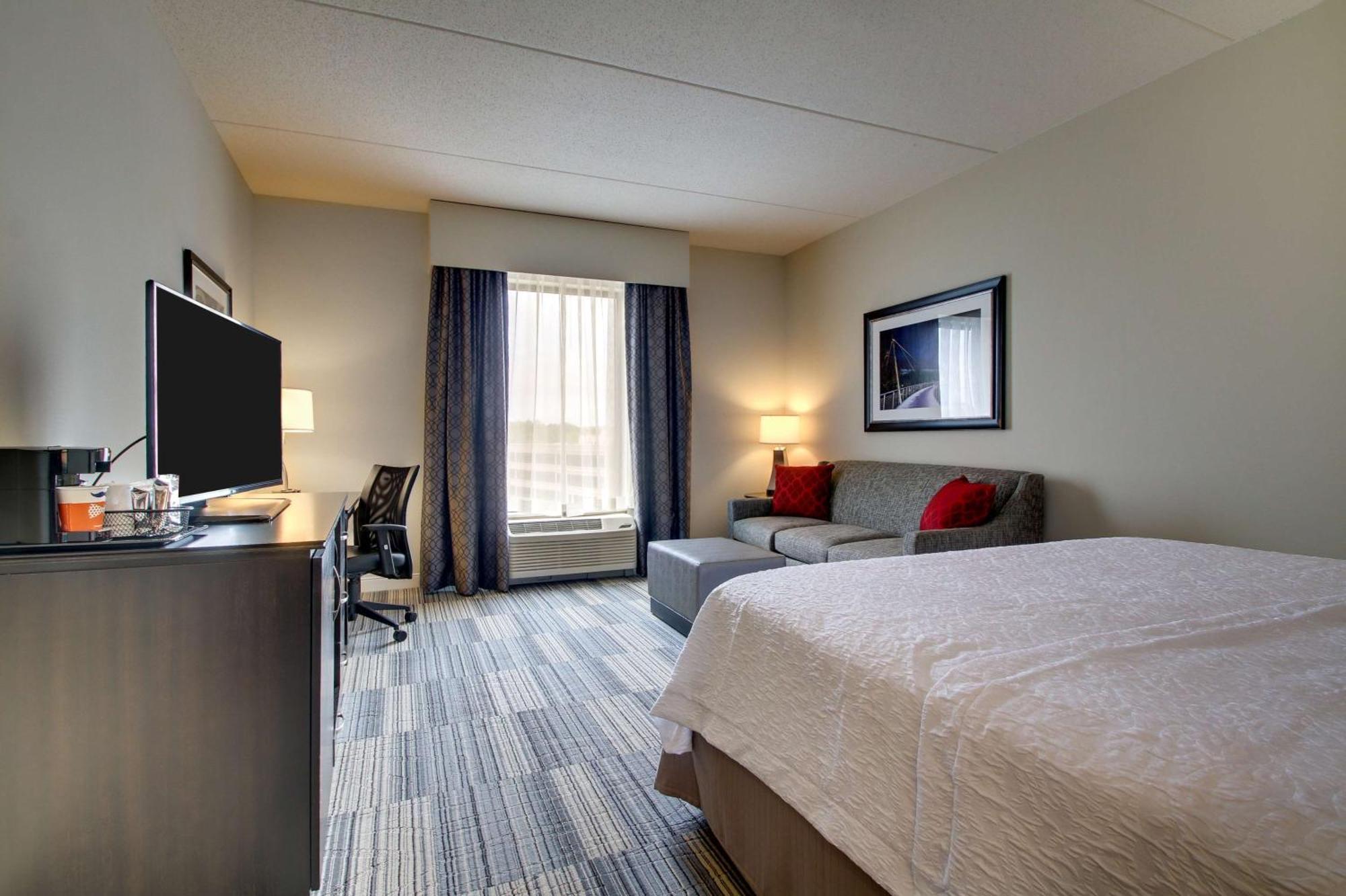 Hotel Hampton & Airport 3*