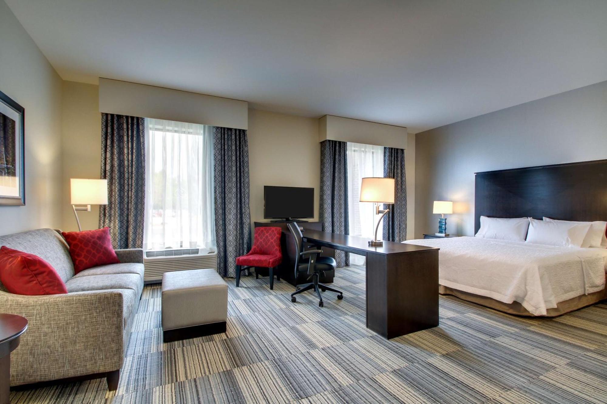 Hampton & Airport Hotel