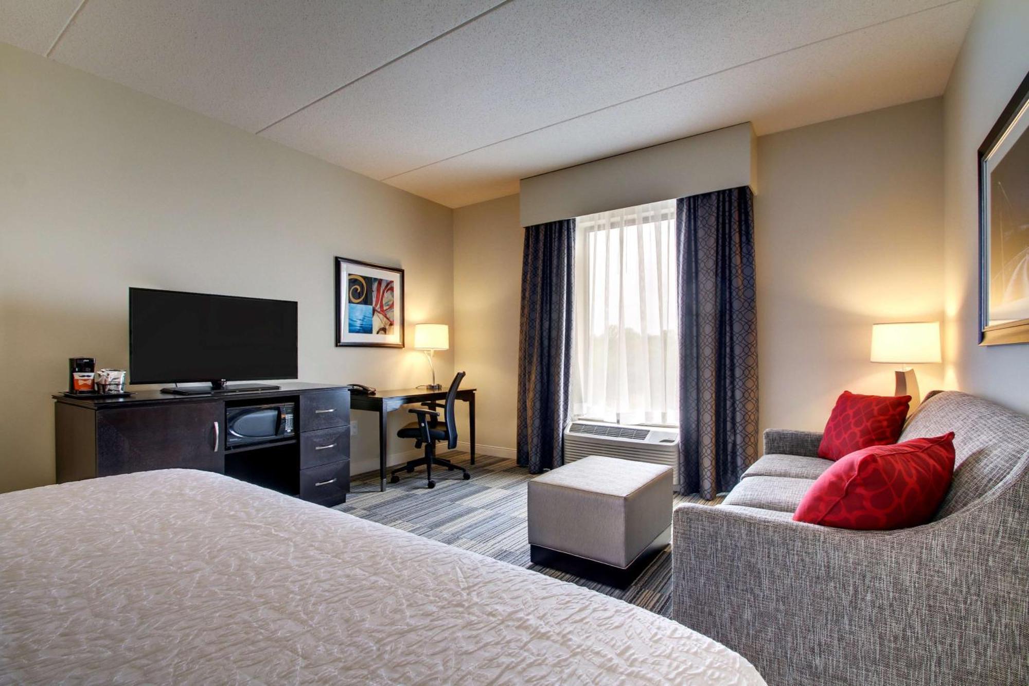 Hampton & Airport Hotel 3*