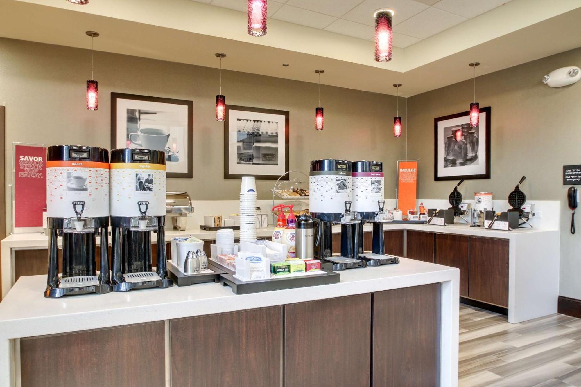 Hampton & Airport 3*