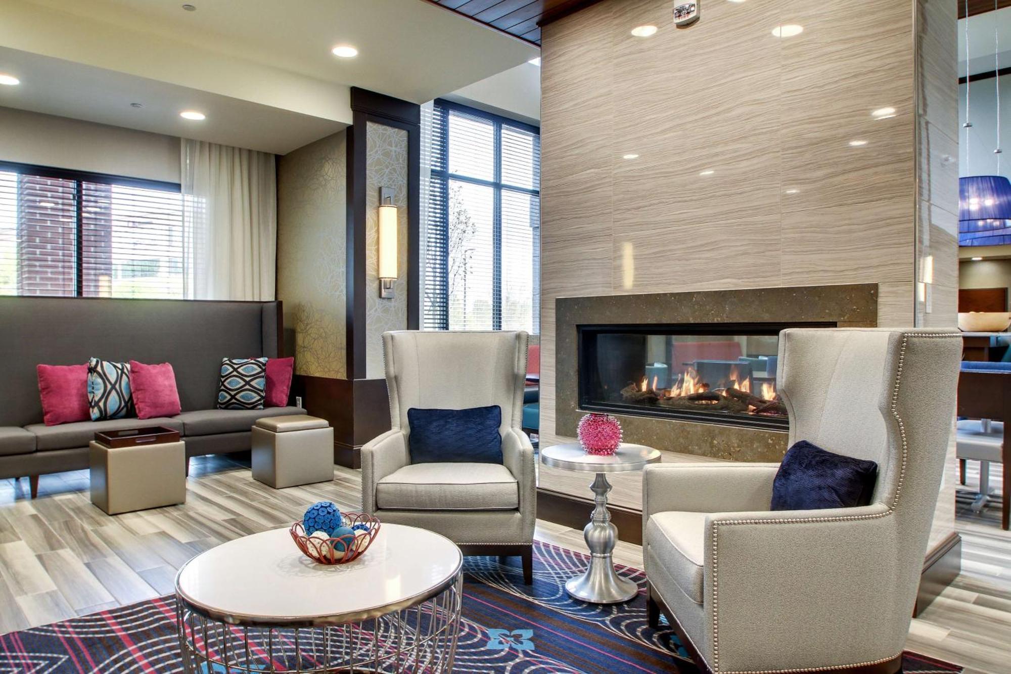 Hotel Hampton & Airport 3*