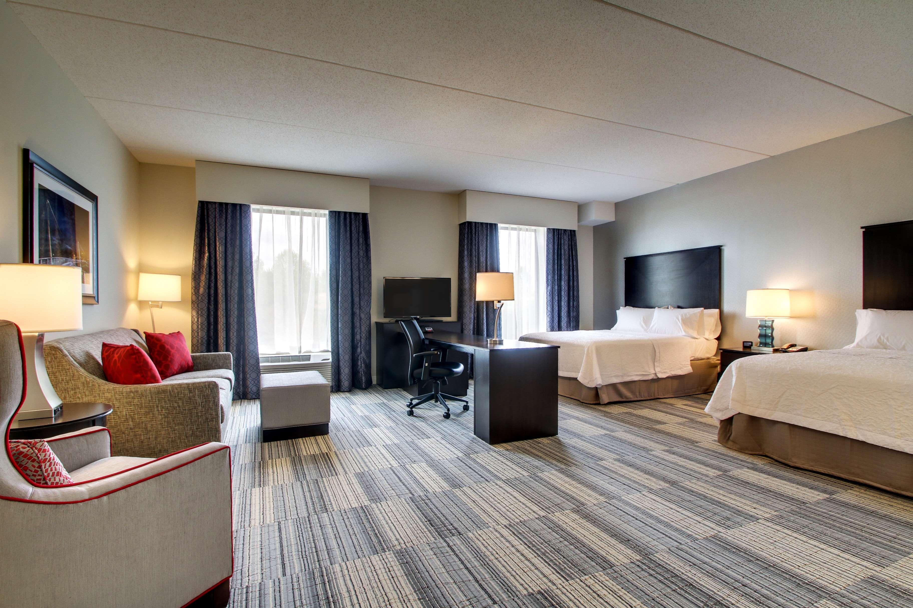 Hampton & Airport Hotel 3*