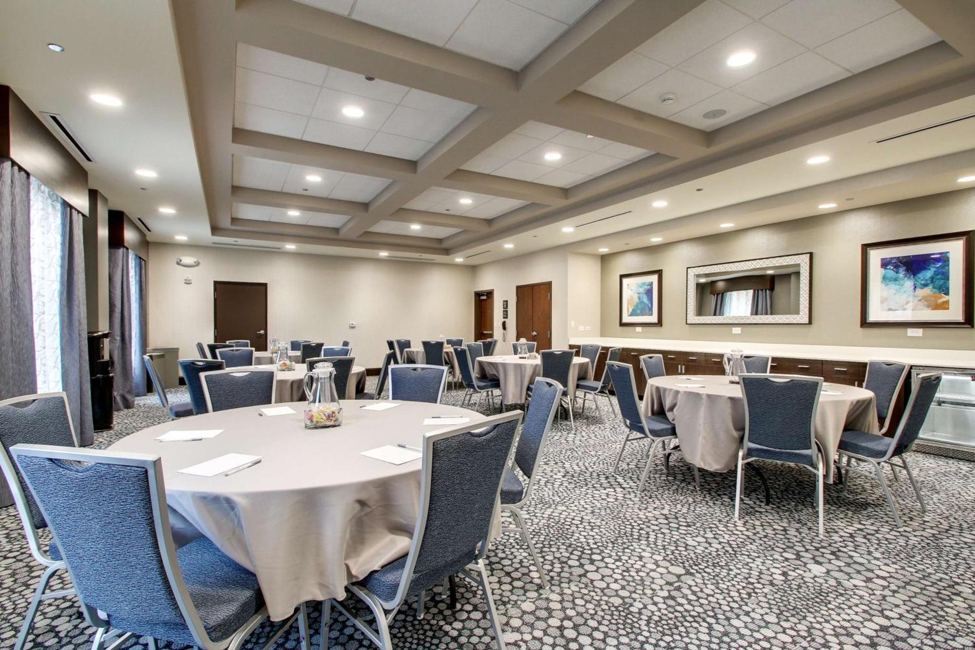 Hampton & Airport Hotel 3*