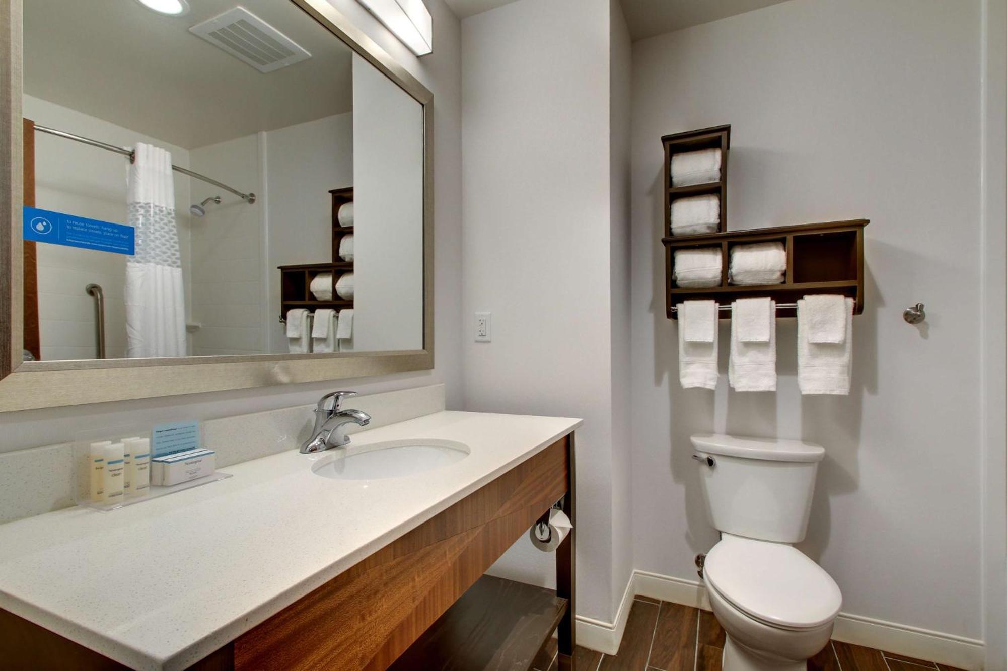 Hotel Hampton & Airport